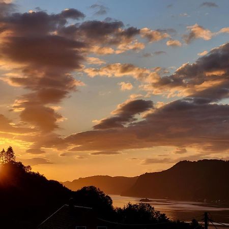 Nydelig Beliggenhet, Fjord Utsikt - Elegant Rom Hotel เบอร์เกน ภายนอก รูปภาพ